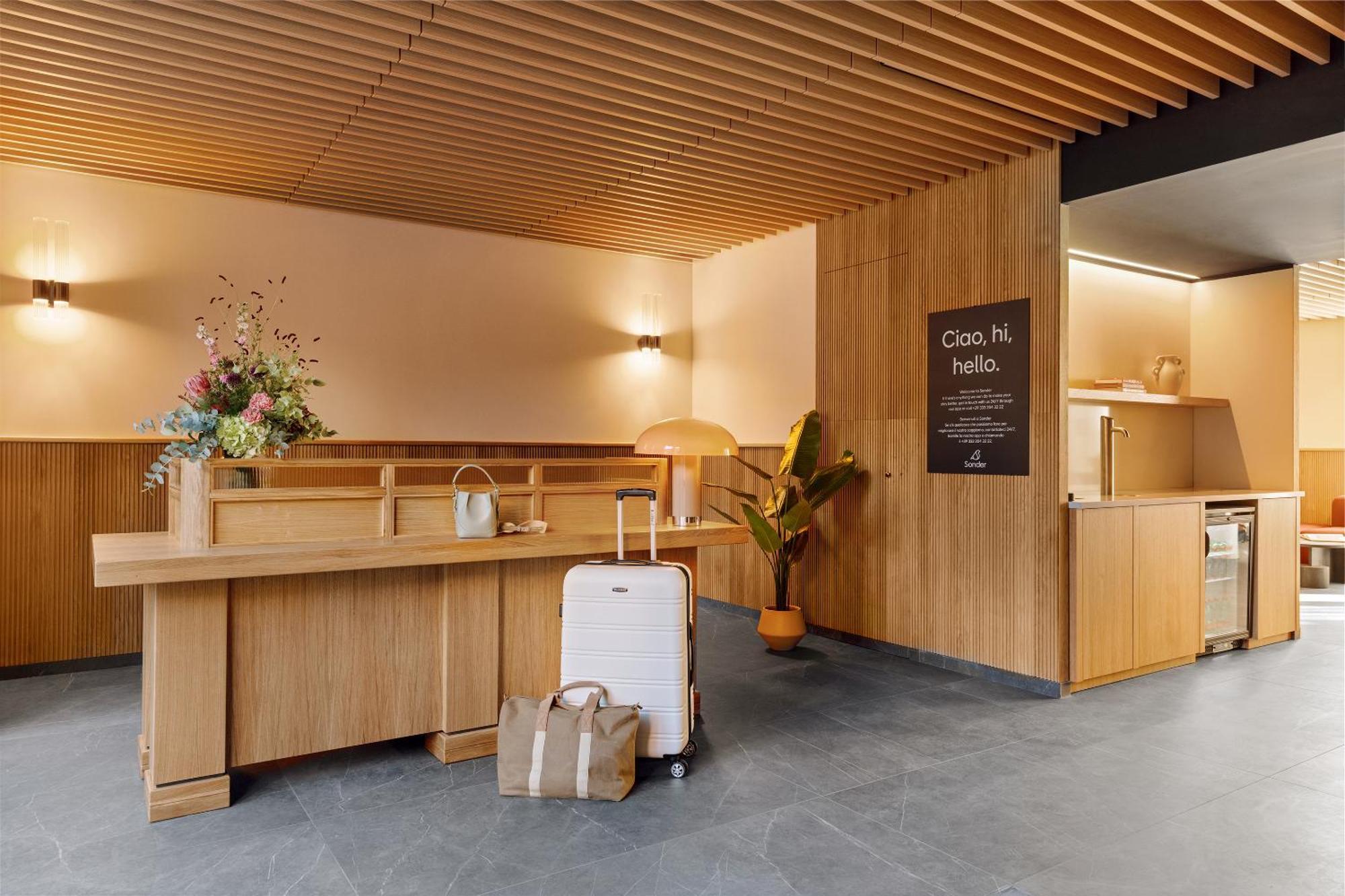 Sonder Manzoni Aparthotel Milan Bagian luar foto